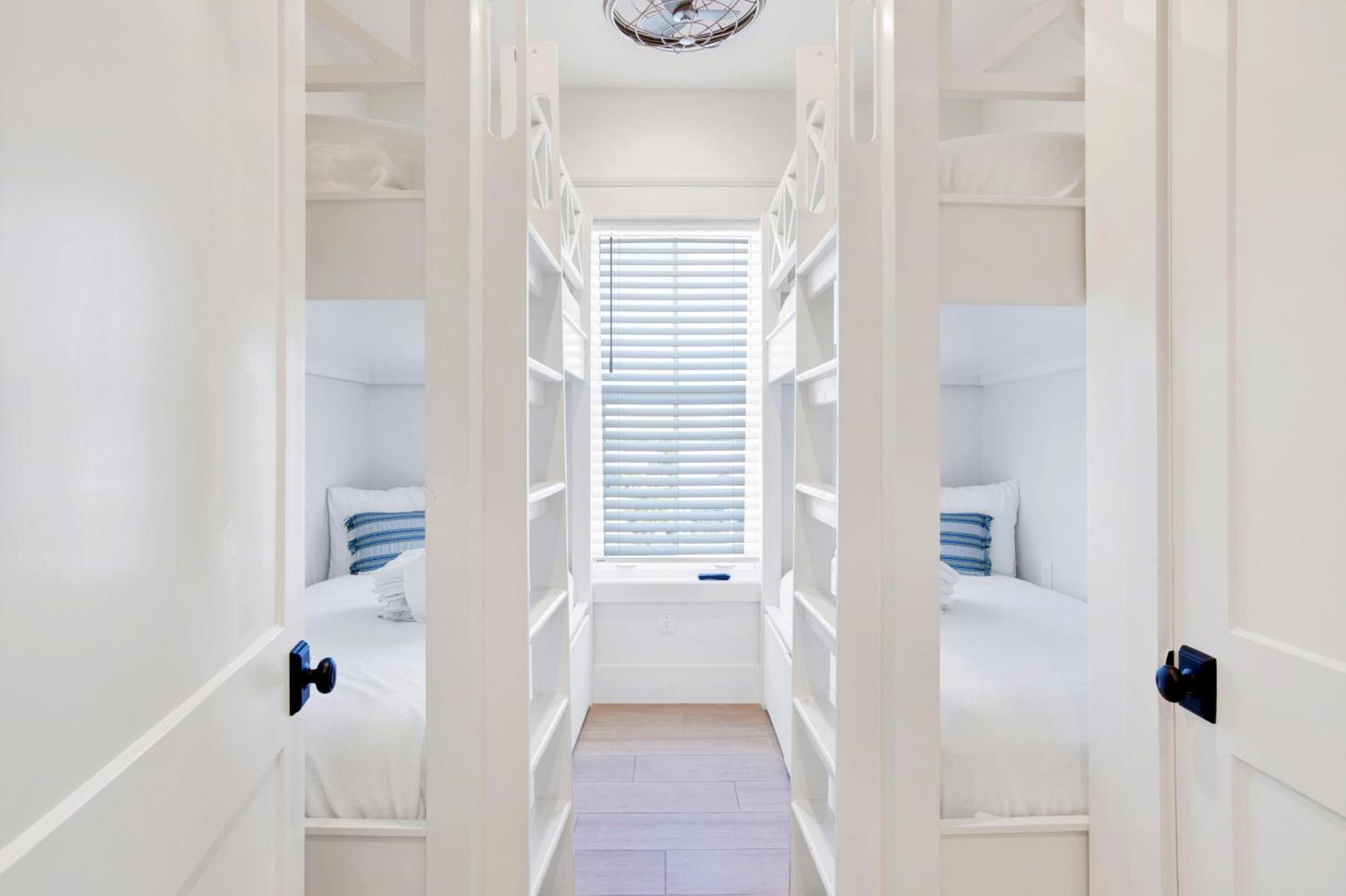 Seaside West 12 Bdrm, 11,5 Bath, Private Pools, Sleeps 36 * Gulf Shores