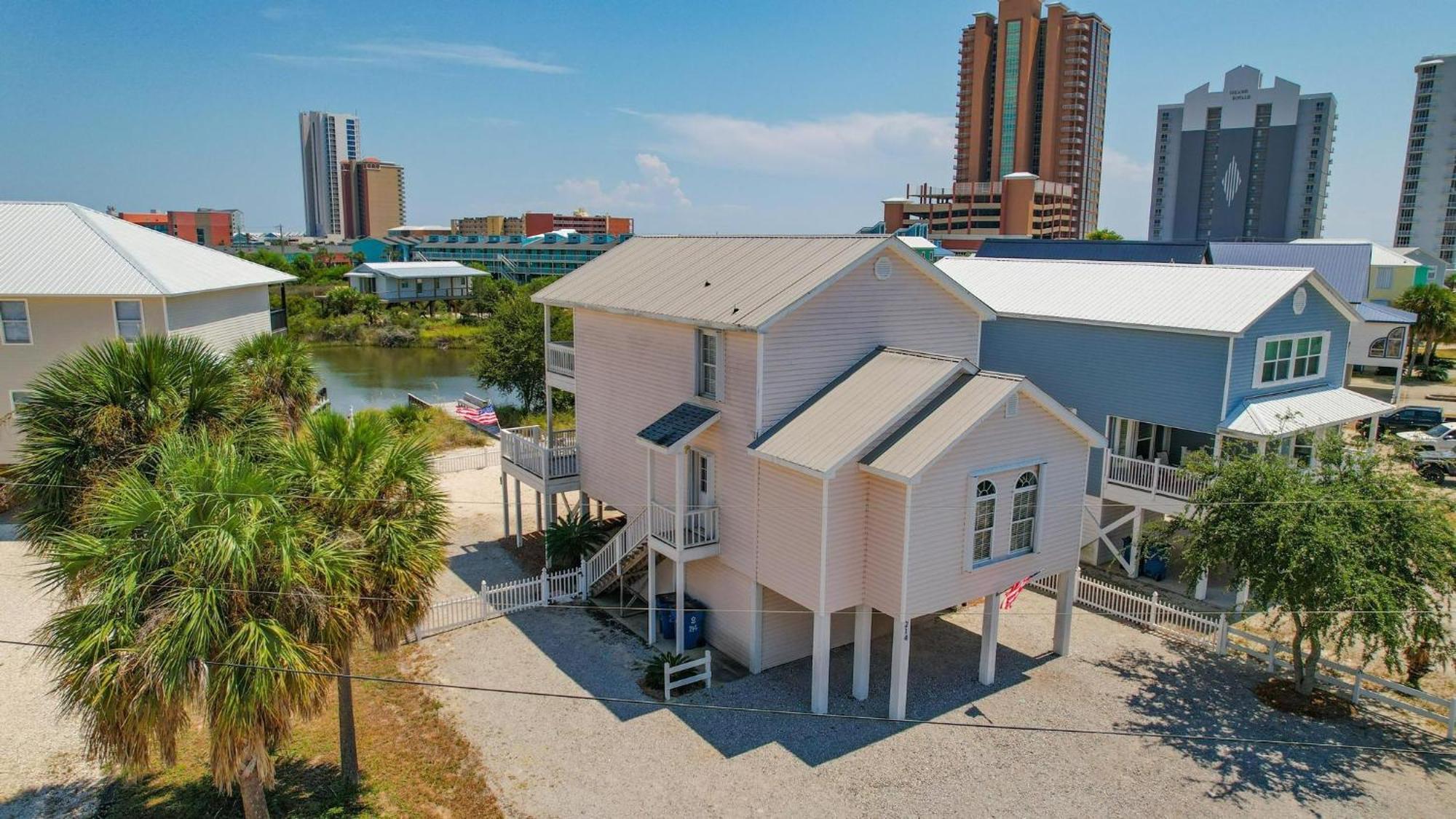 214 Shoreland Holiday home