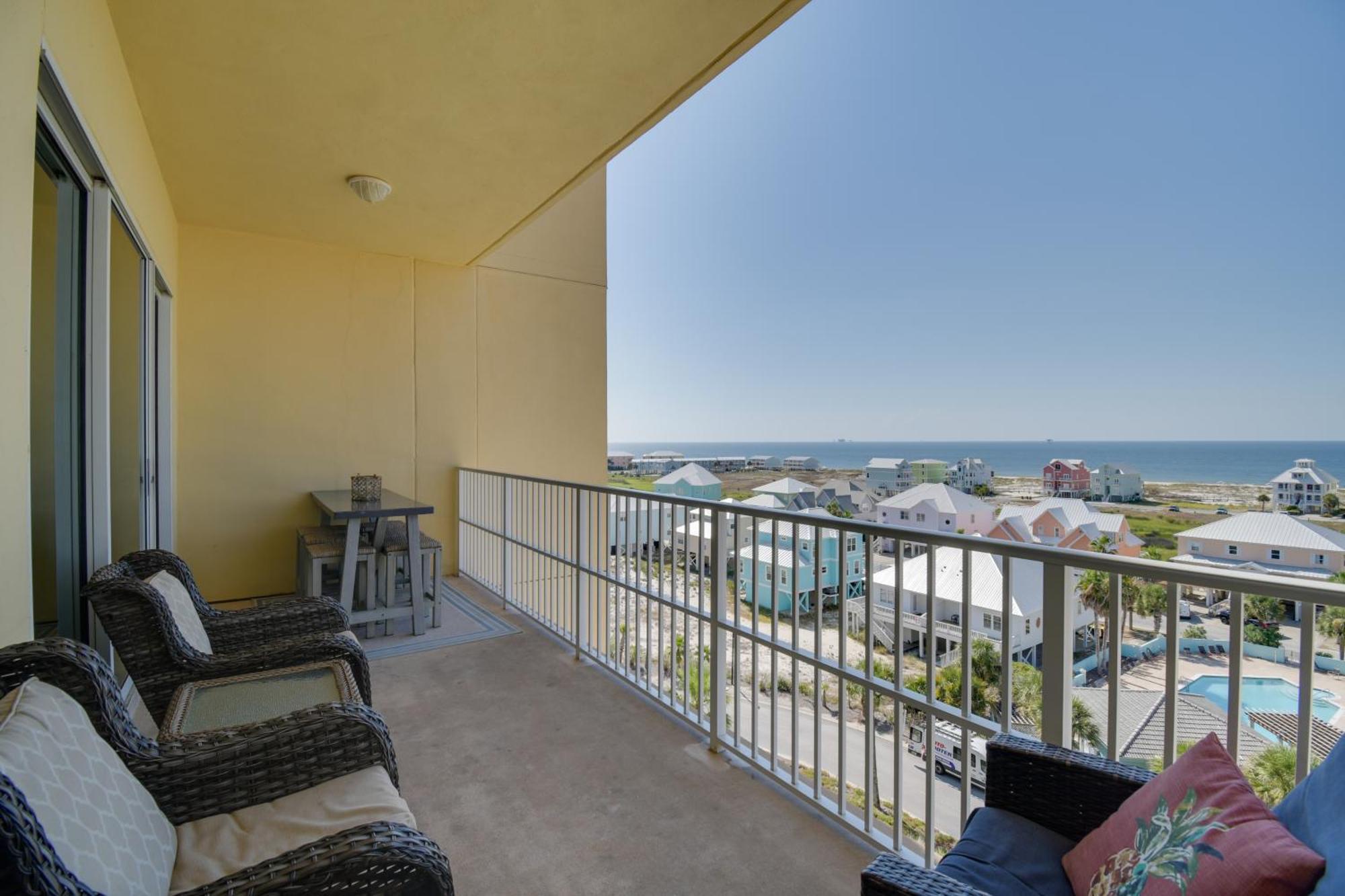 Beachfront Family Escape Pool Access