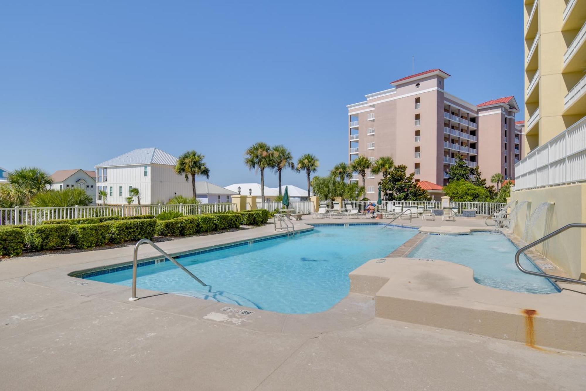 Beachfront Family Escape Pool Access Apartment *