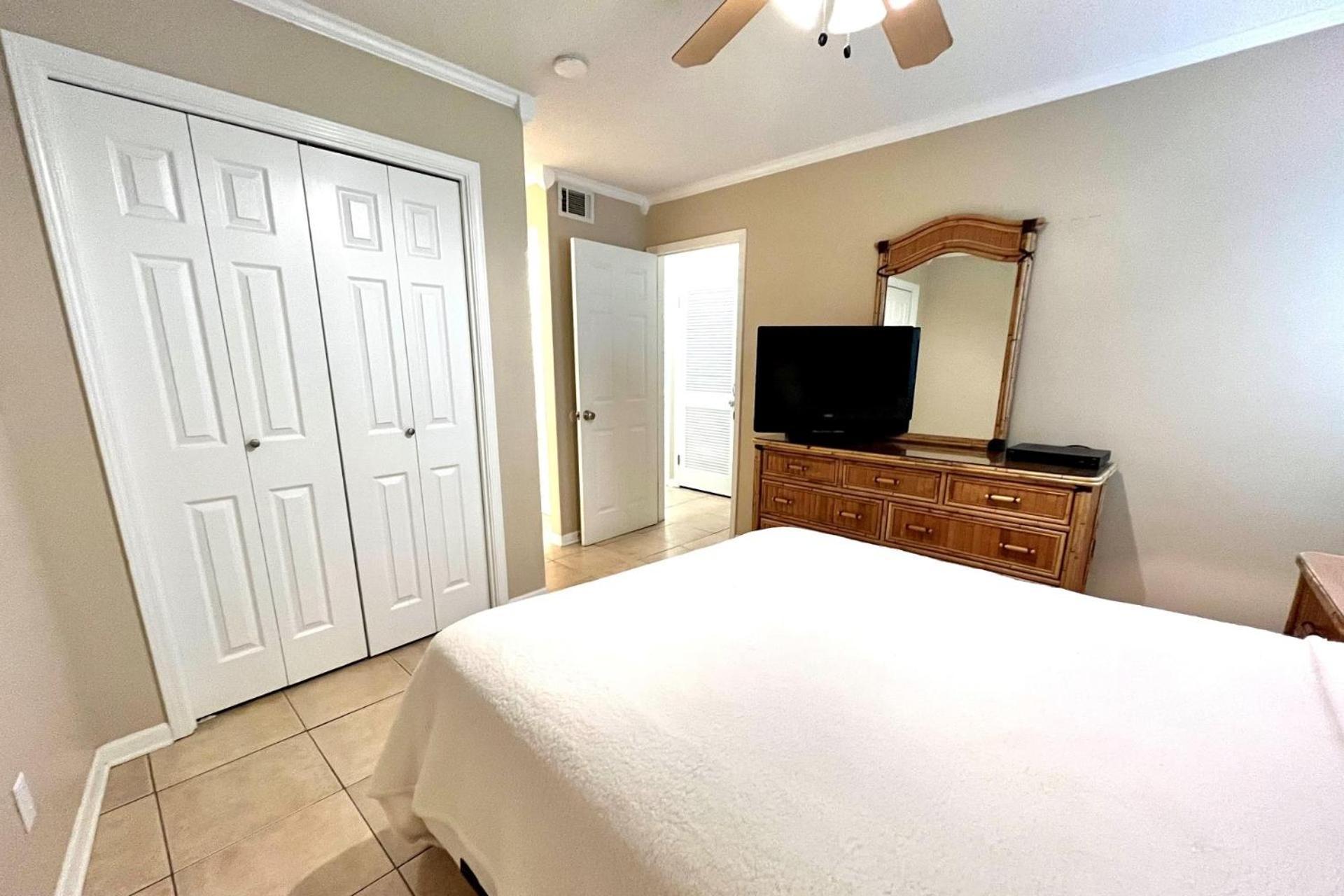 Apartment Sea Breeze 211 *