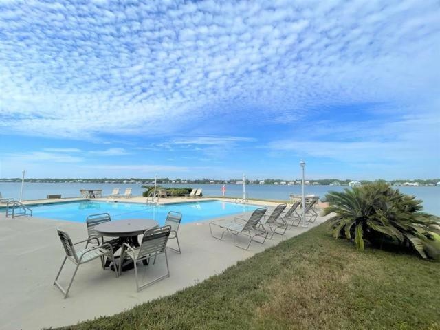Compass Point 103