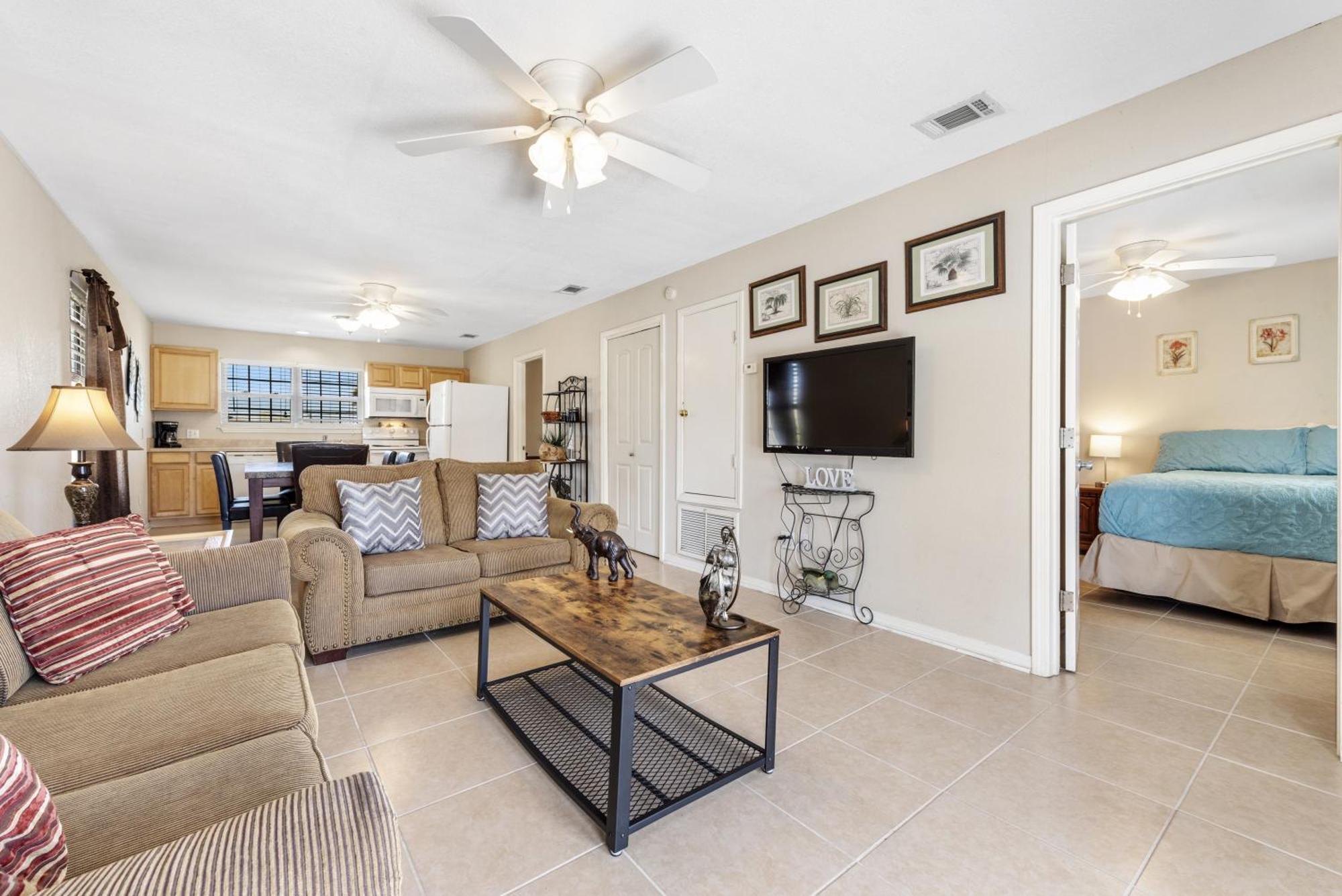 Byron's Beach House * Gulf Shores
