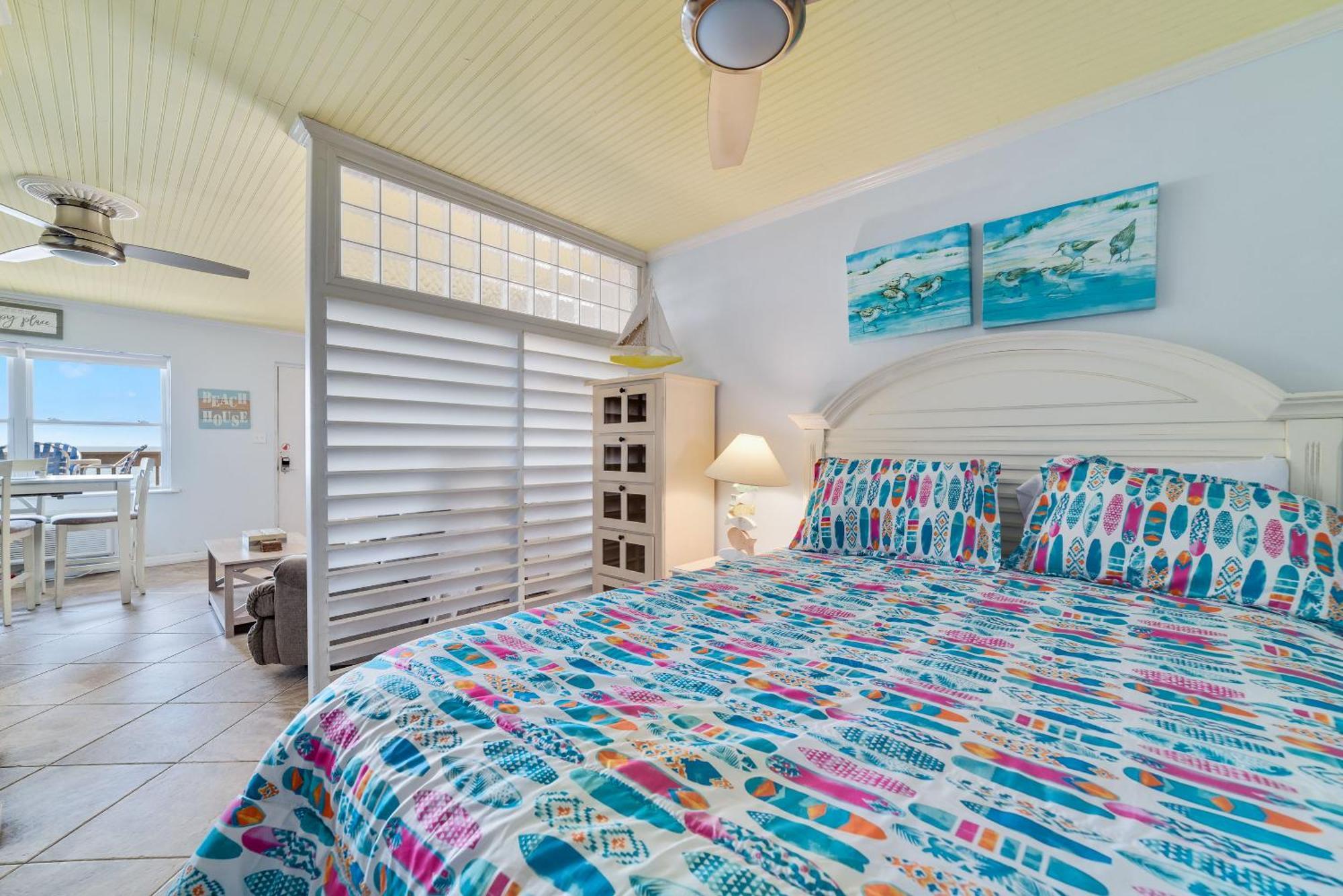 Gulf Village 207 *