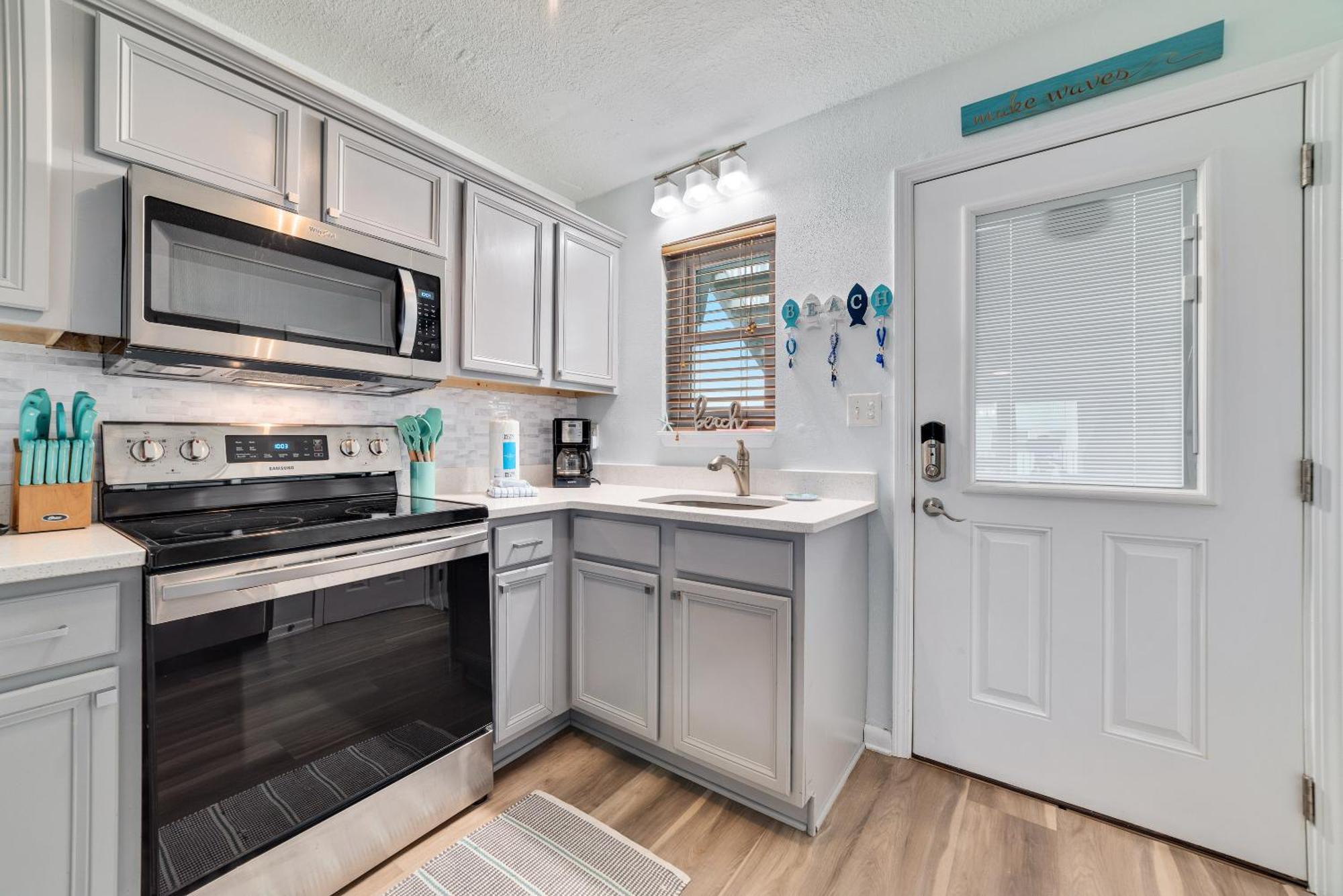 Harbor House B9 *