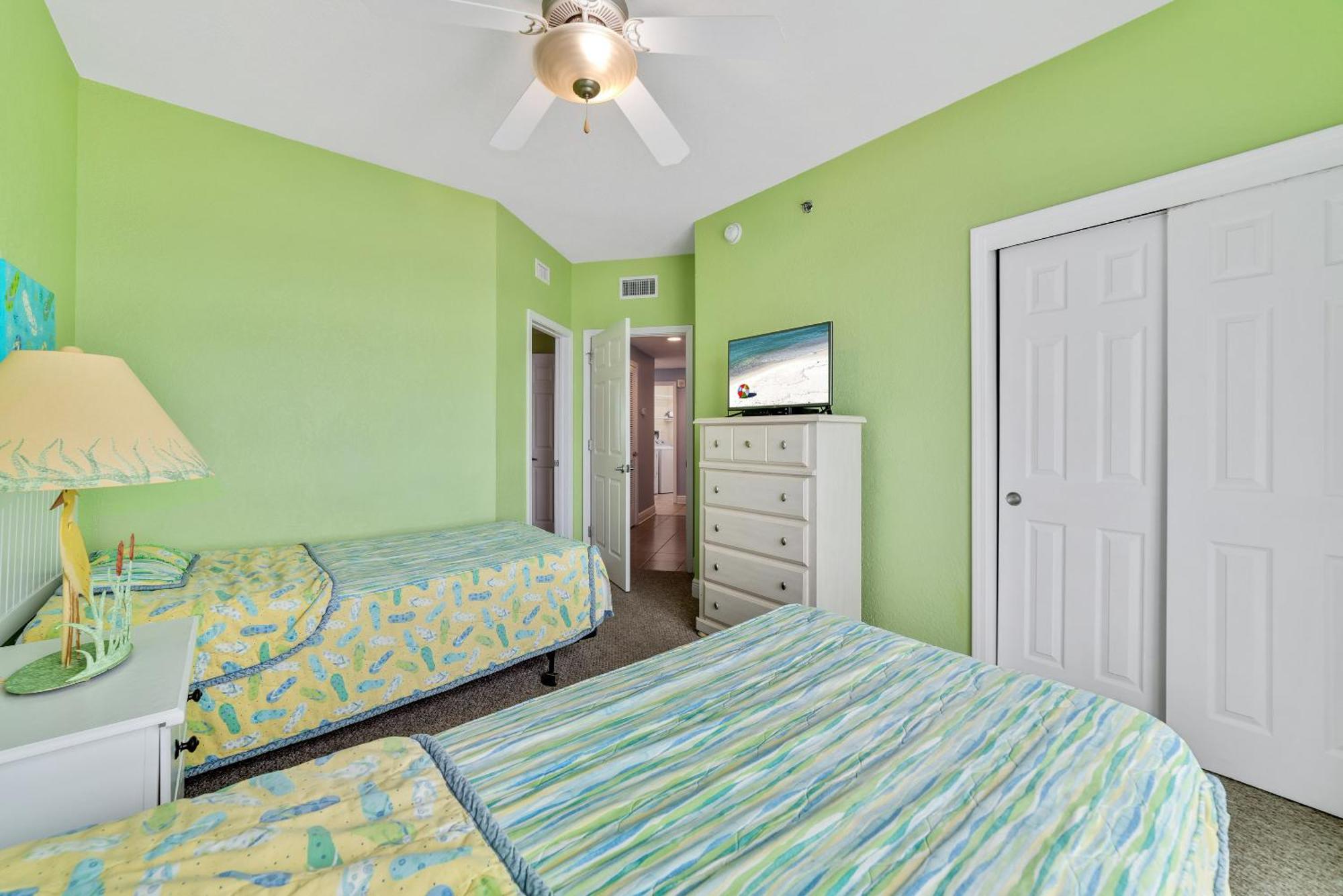 Crystal Shores West 1001 *
