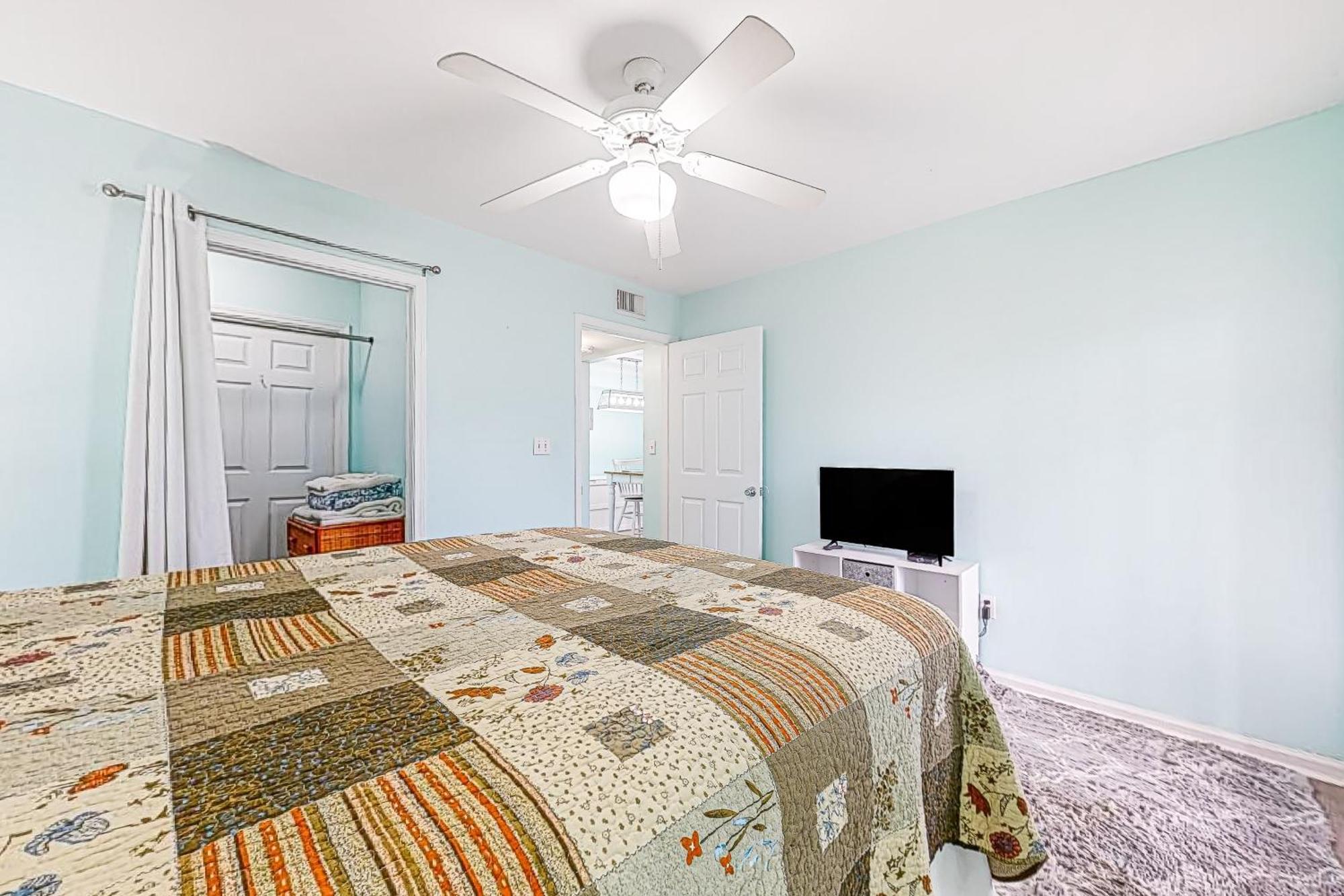 Colony Club G5 Apartment