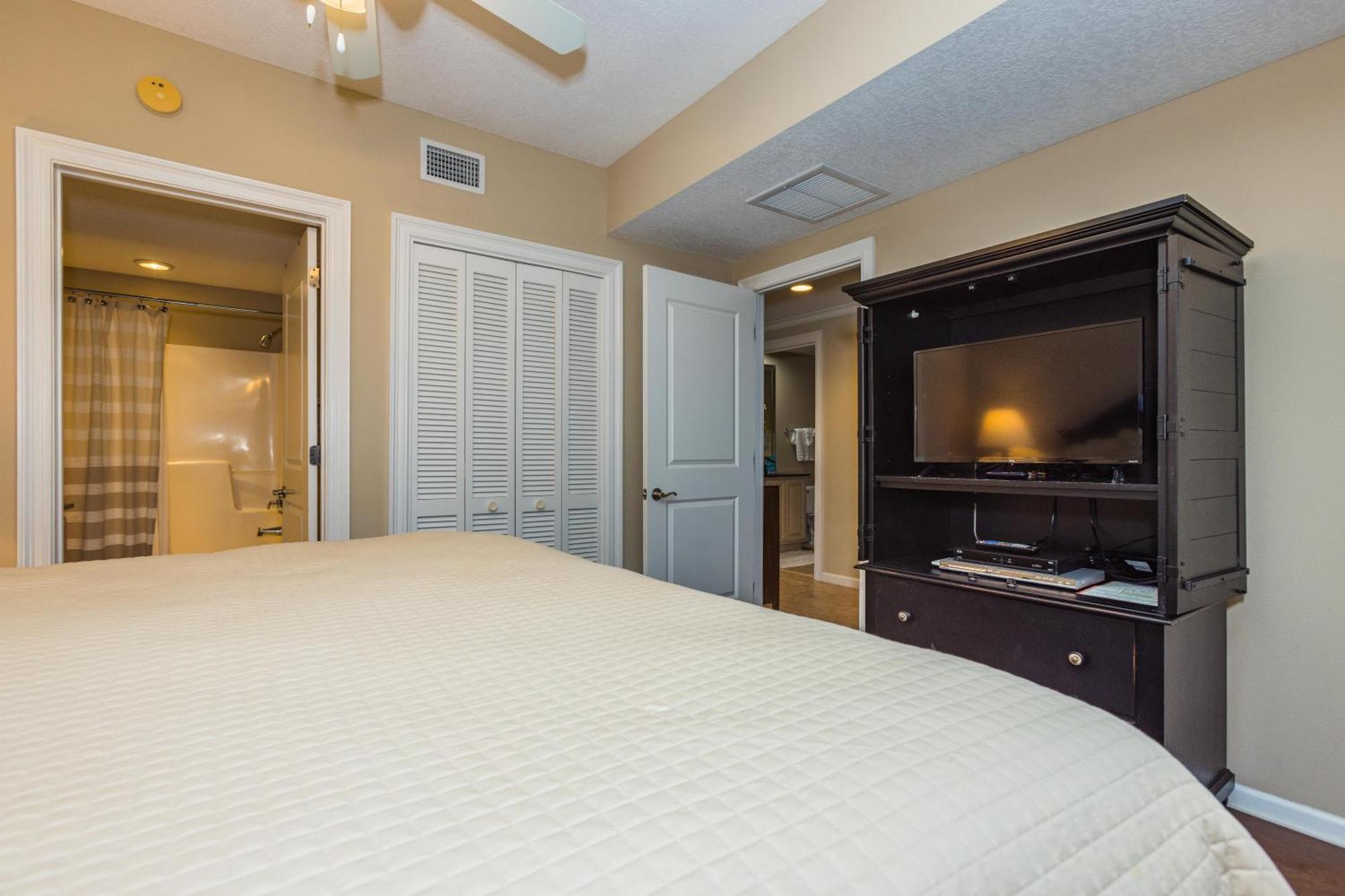 The Colonnades 802 Holiday home