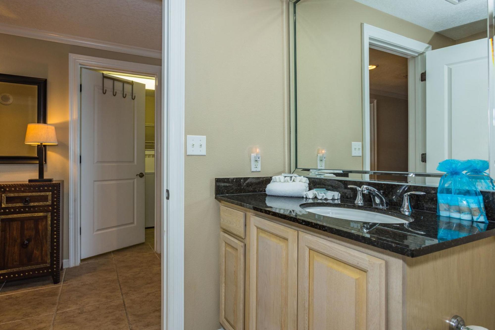 Holiday home The Colonnades 802