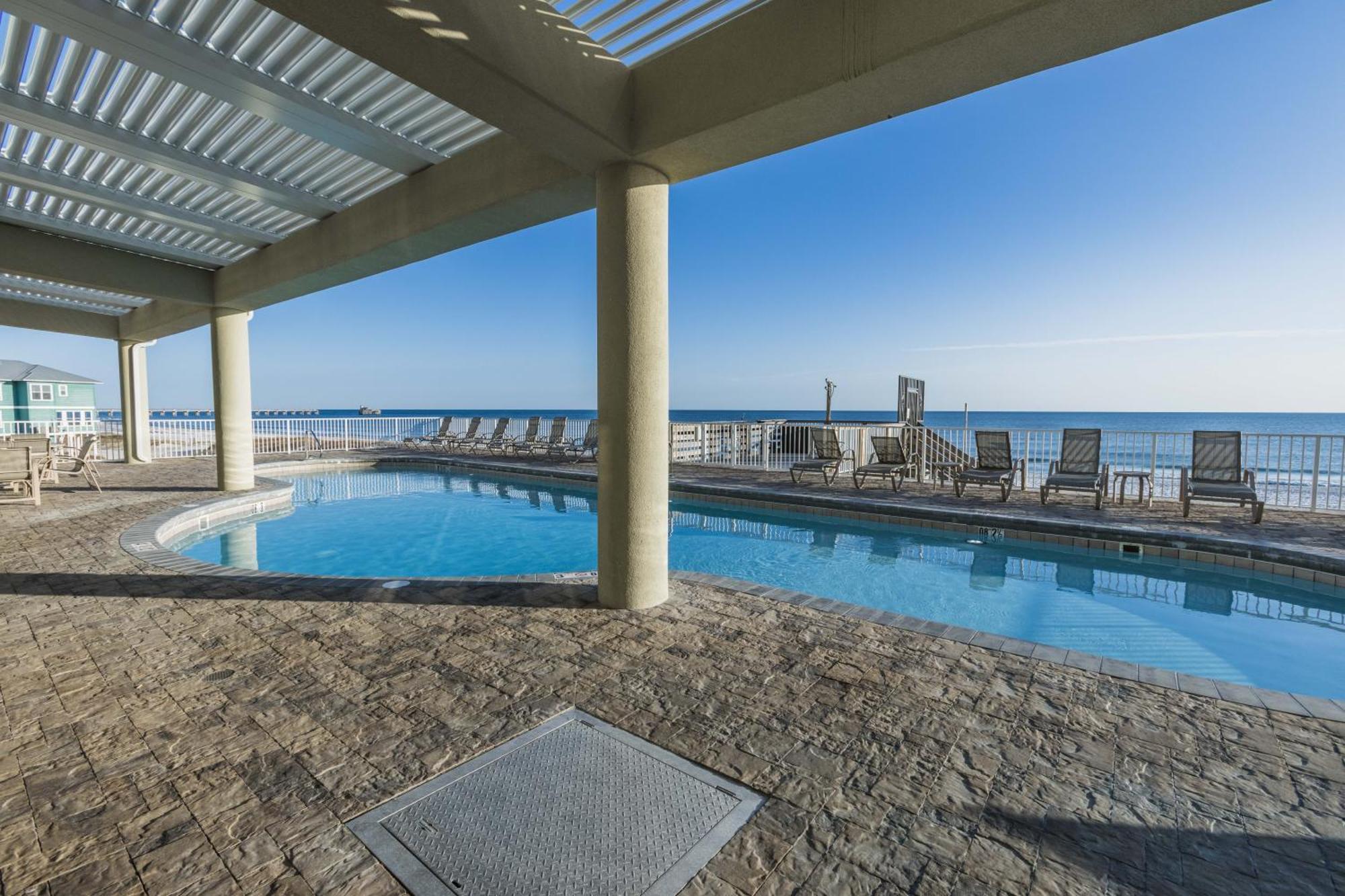 The Colonnades 802
