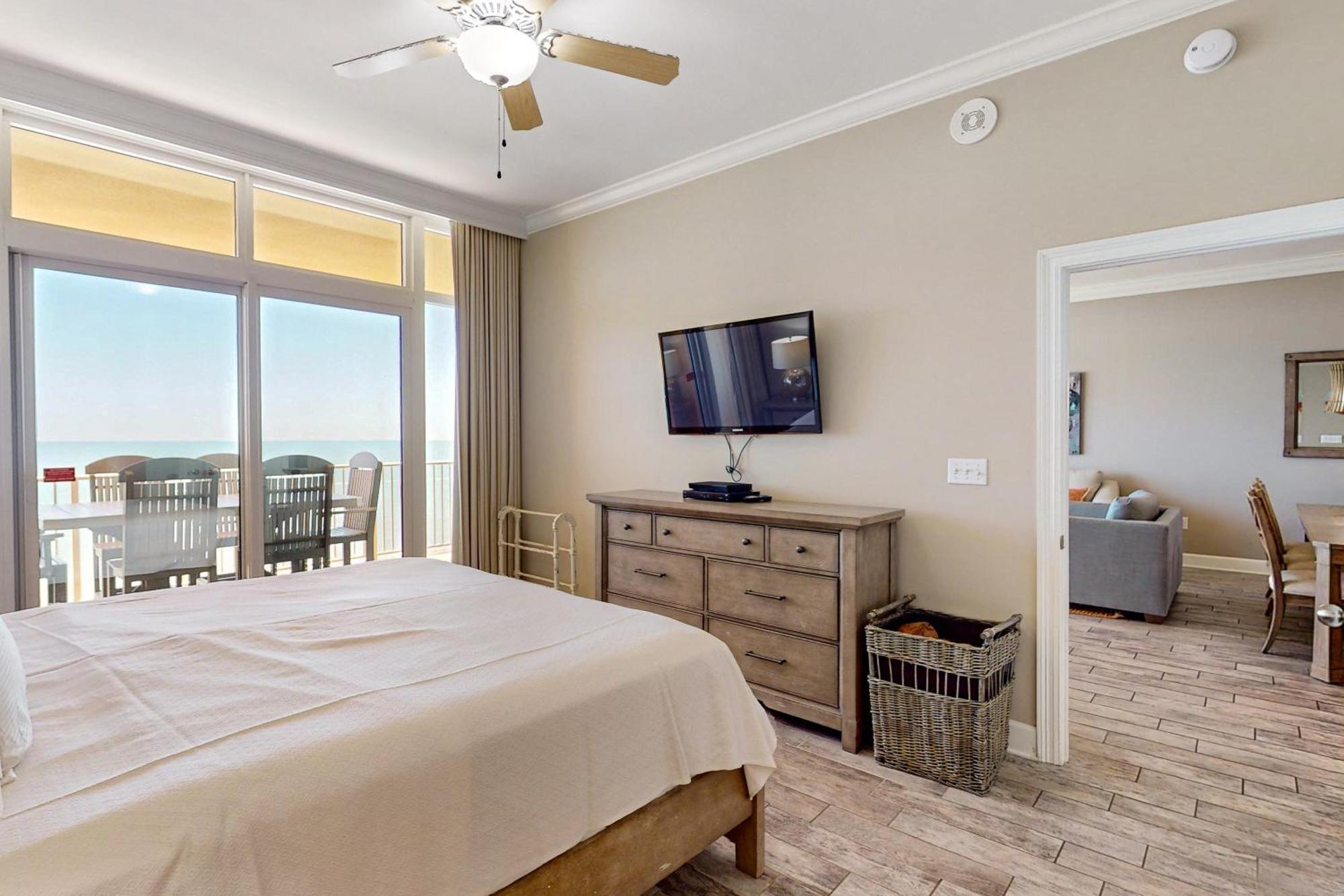 Phoenix 1402 - Right Next Door Apartment *