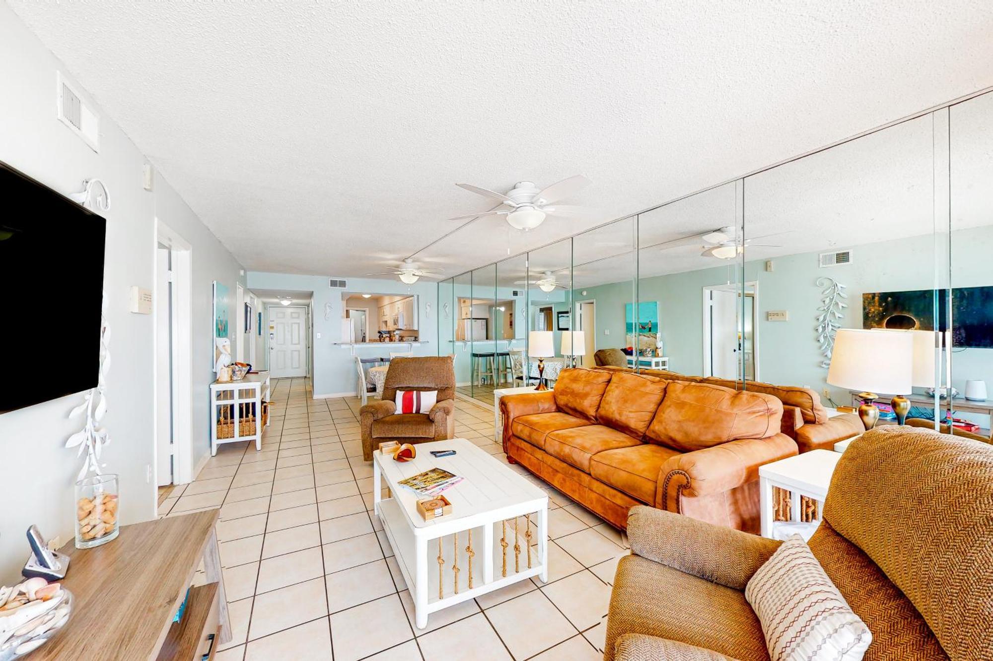 The Edgewater 81 Apartment *