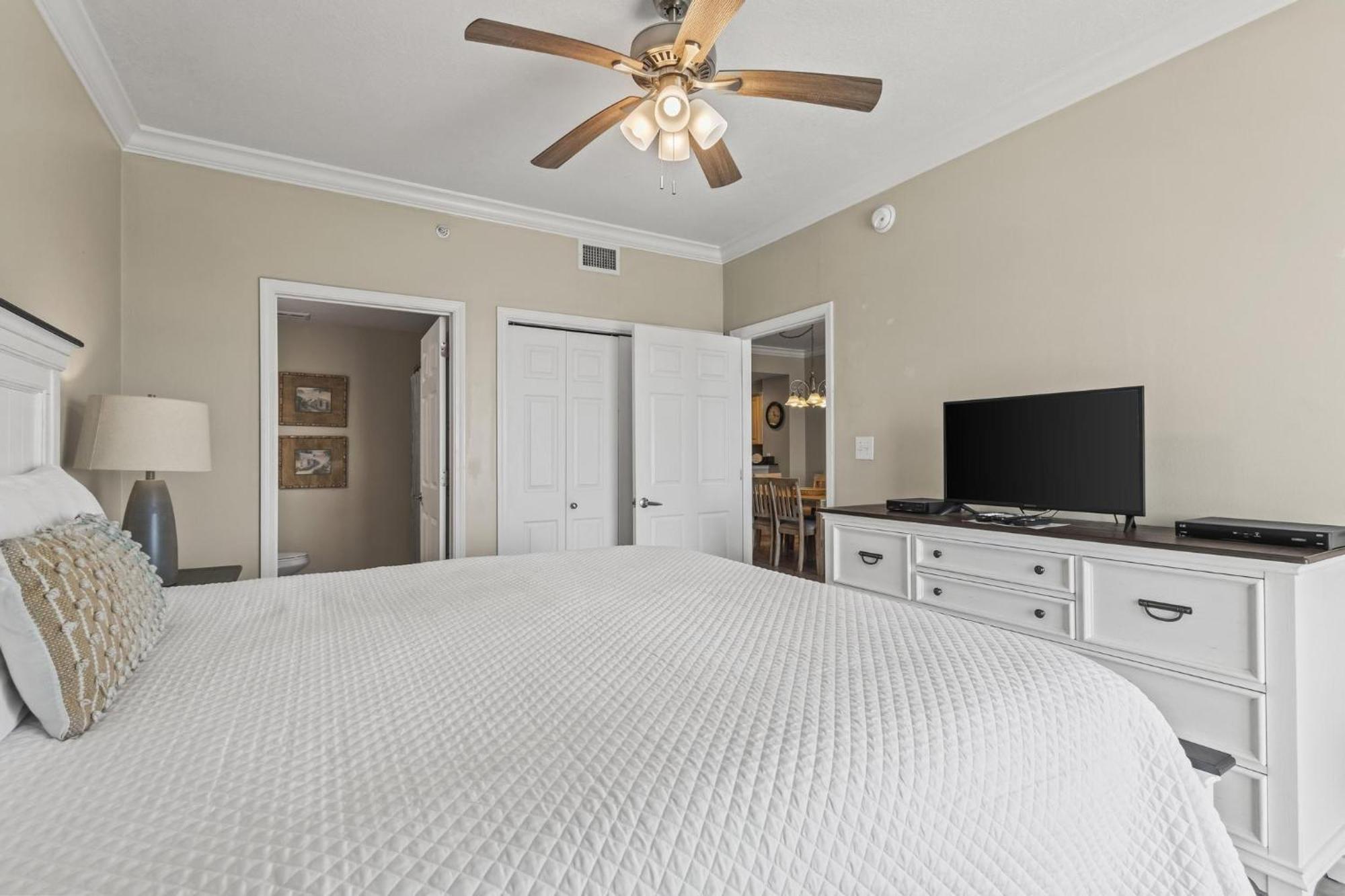 Crystal Shores 1104 *