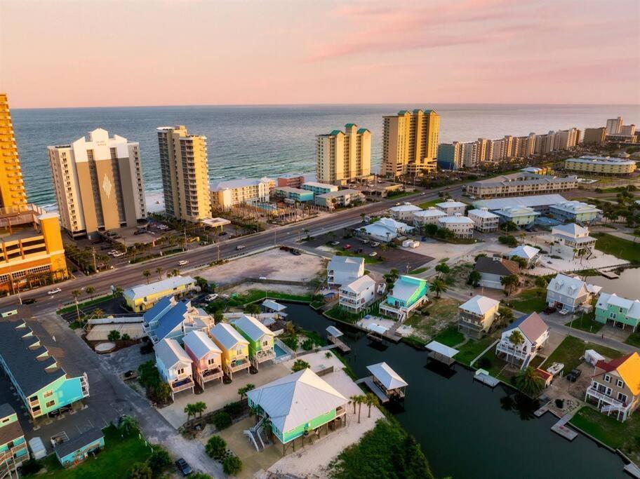 Summer At Family W Pool! 4min Walk To Beach! Holiday home Gulf Shores