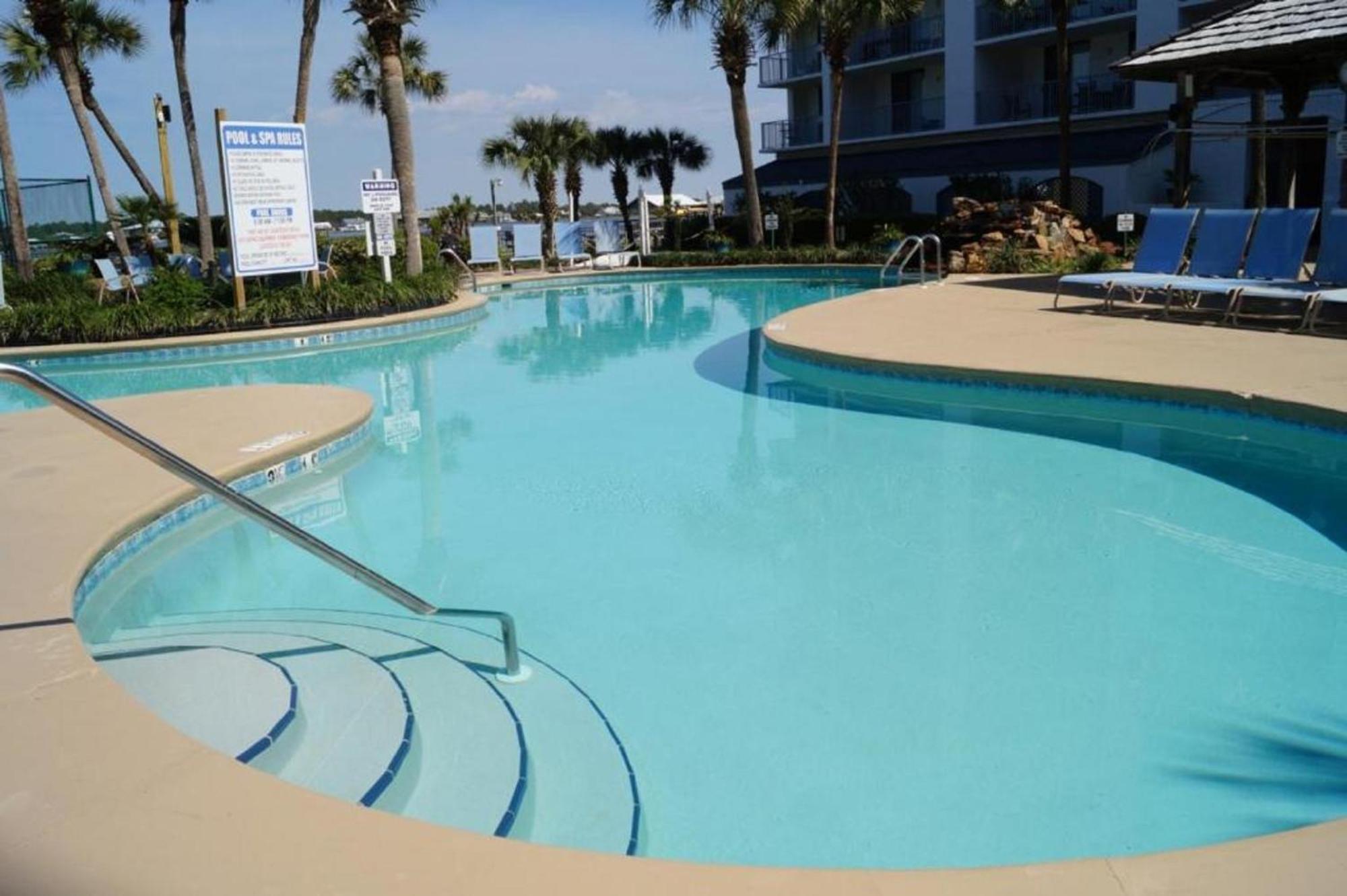 Surf & Racquet Club 212a *
