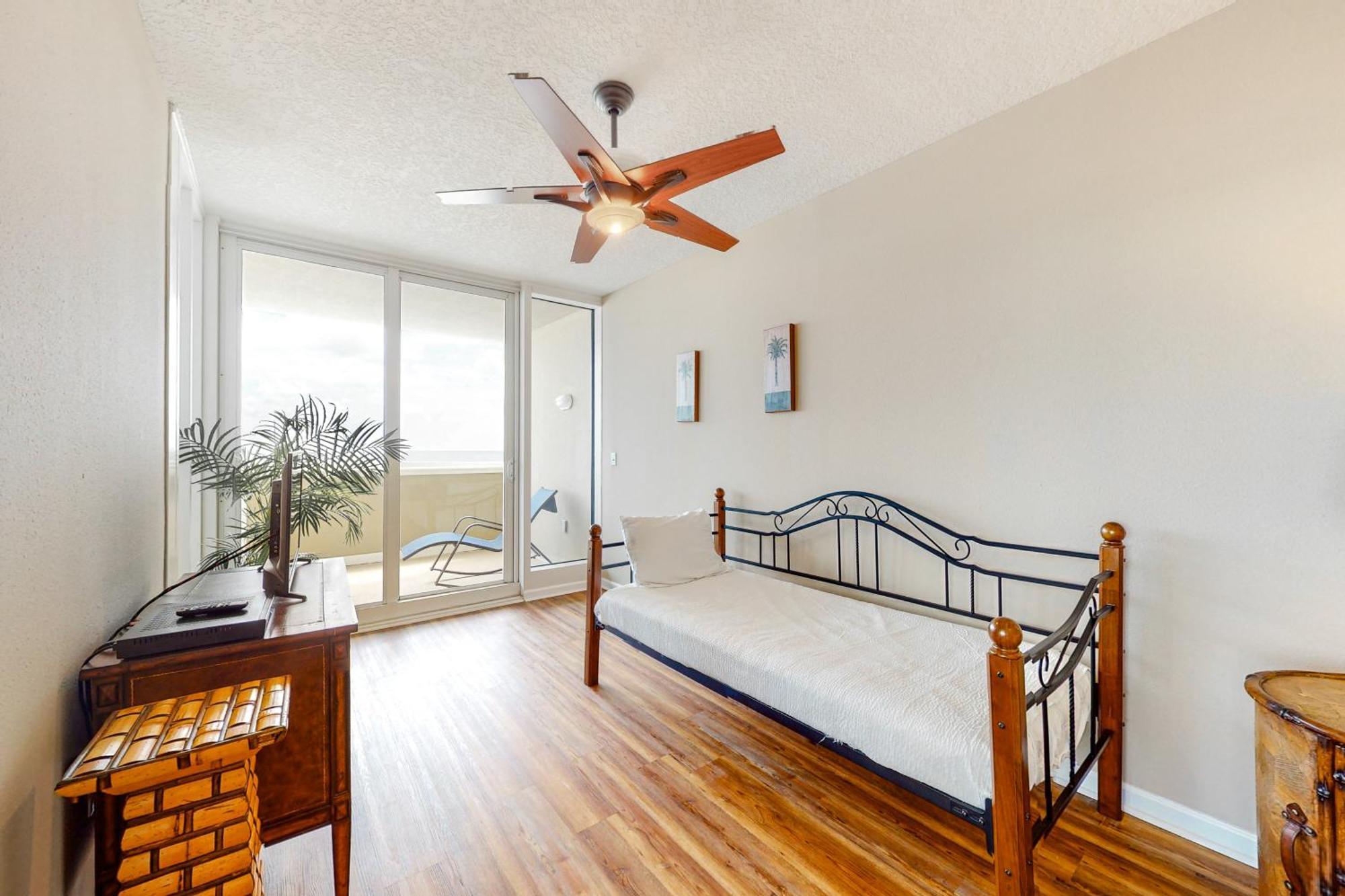 The Colonnades Iv Apartment
