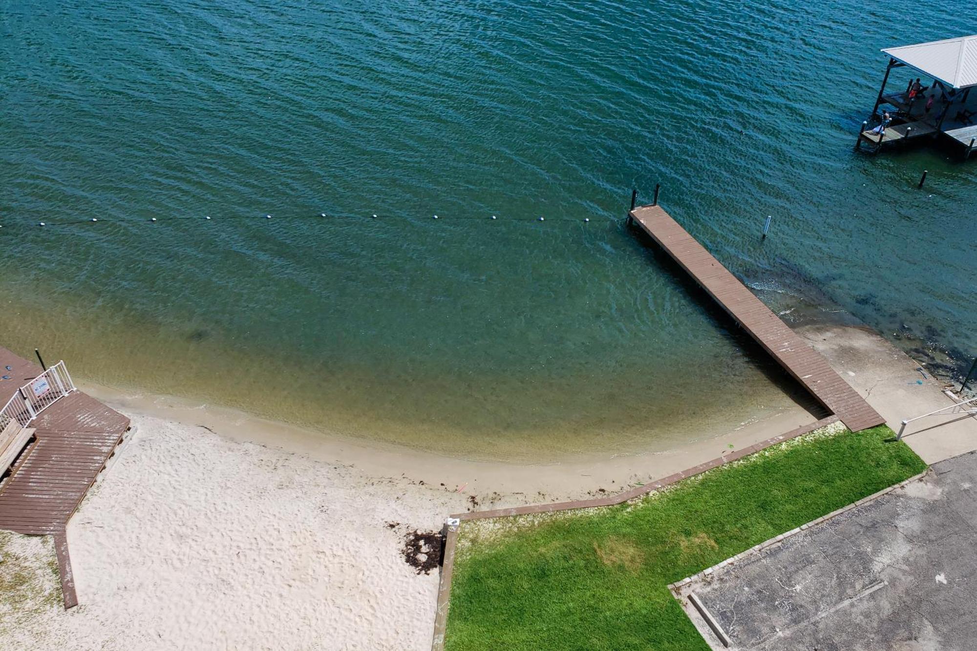 Holiday home Compass Point