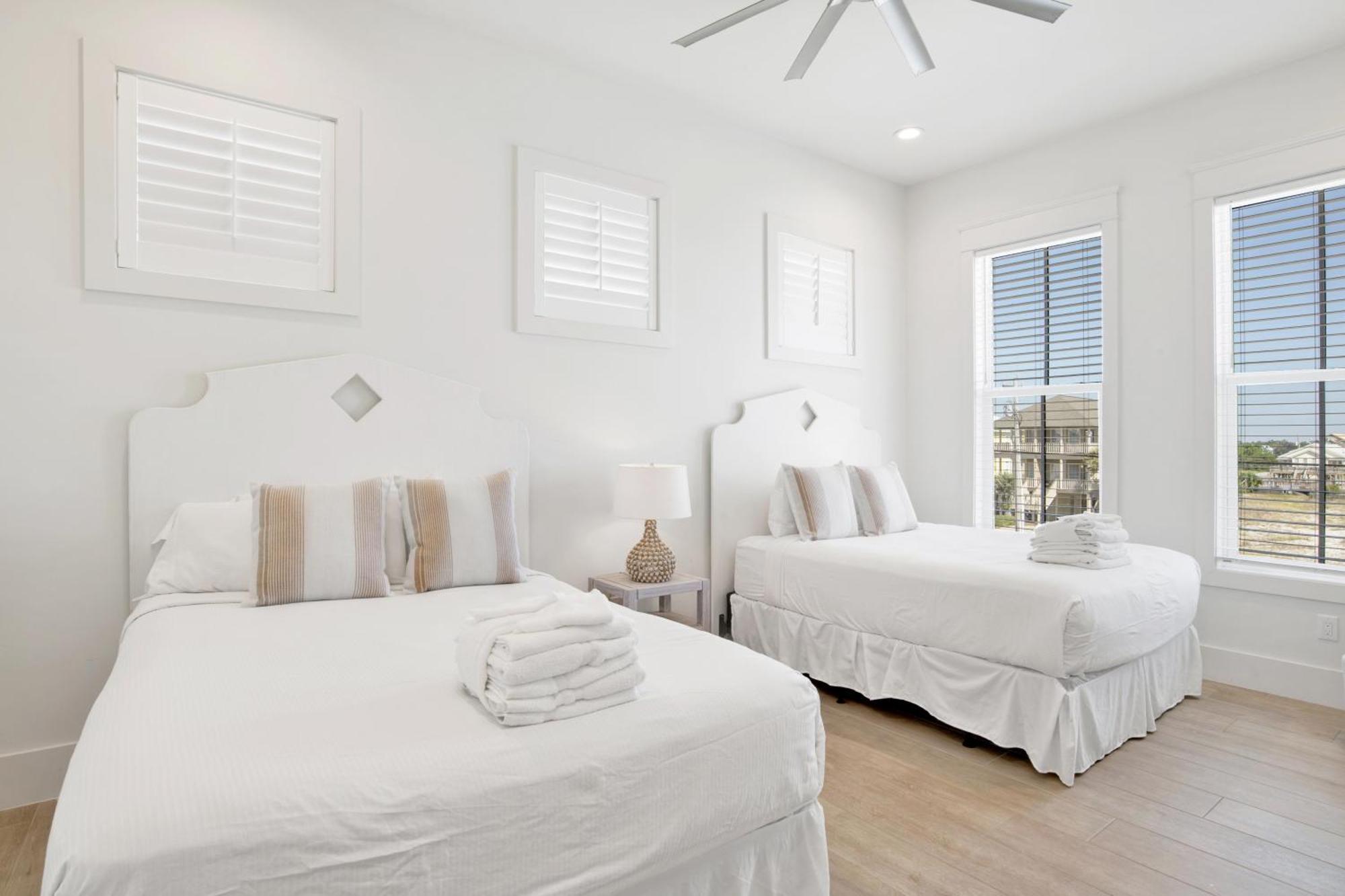 Seaside West 12 Bdrm, 11,5 Bath, Private Pools, Sleeps 36 * Gulf Shores
