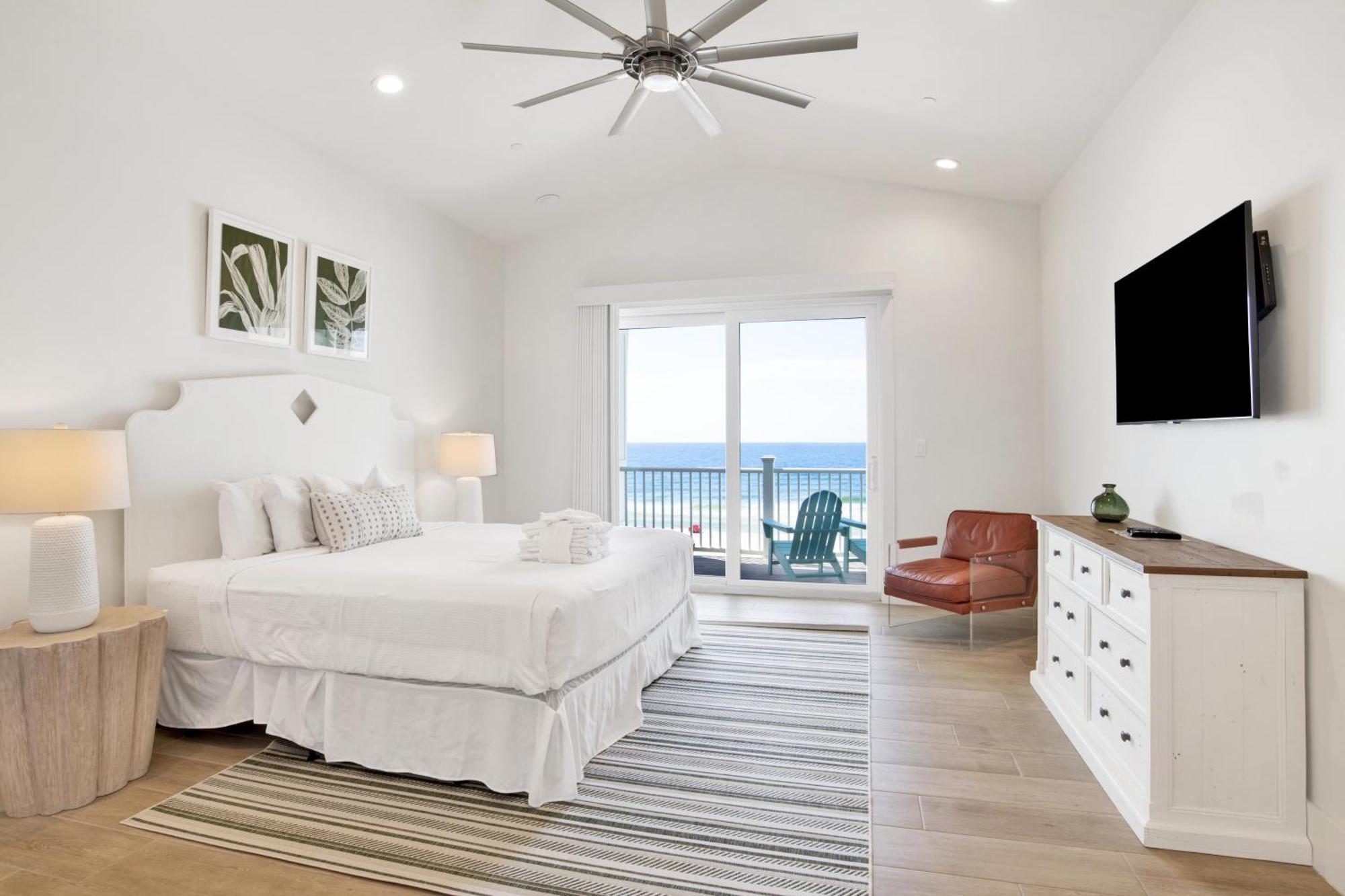 Seaside West 12 Bdrm, 11,5 Bath, Private Pools, Sleeps 36 Holiday home