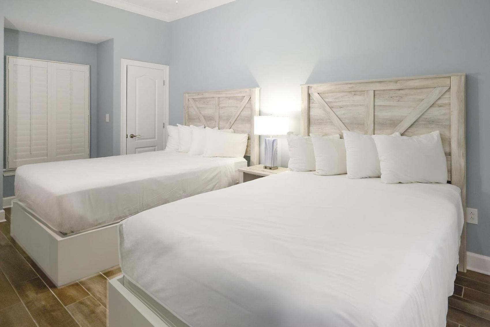 Phoenix Gulf Towers 1802 Apartment