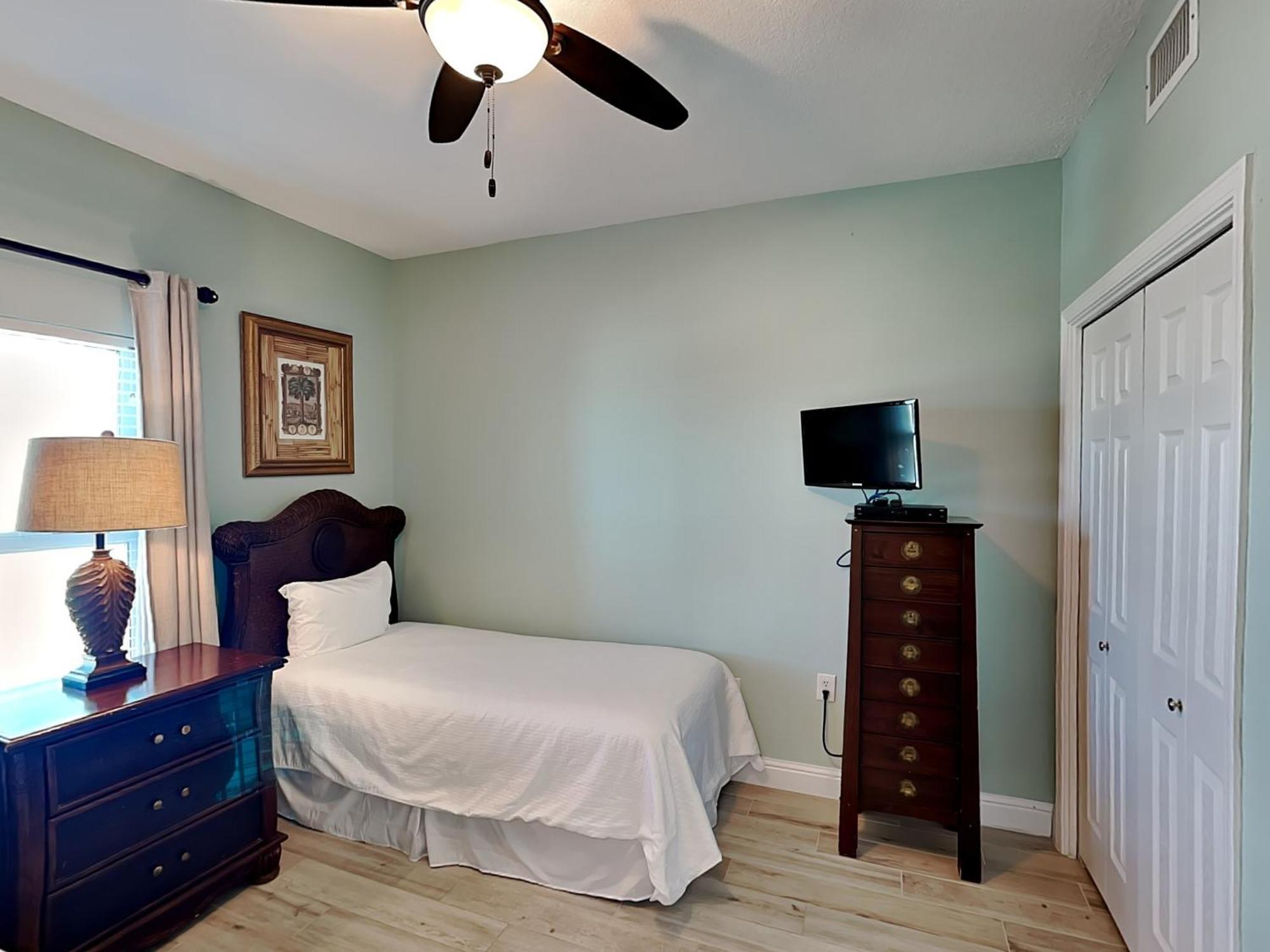Crystal Shores 1005 Apartment