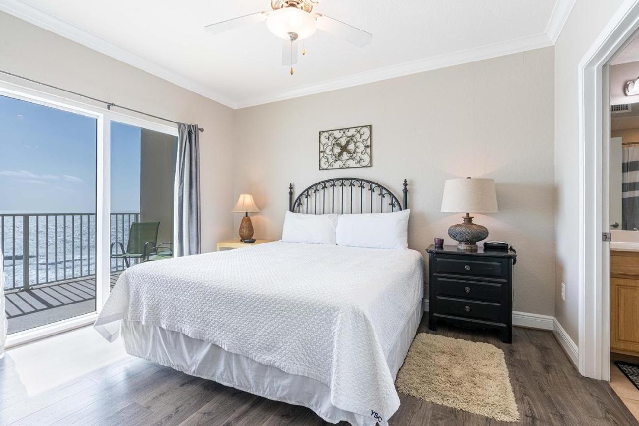 Crystal Shores West 704