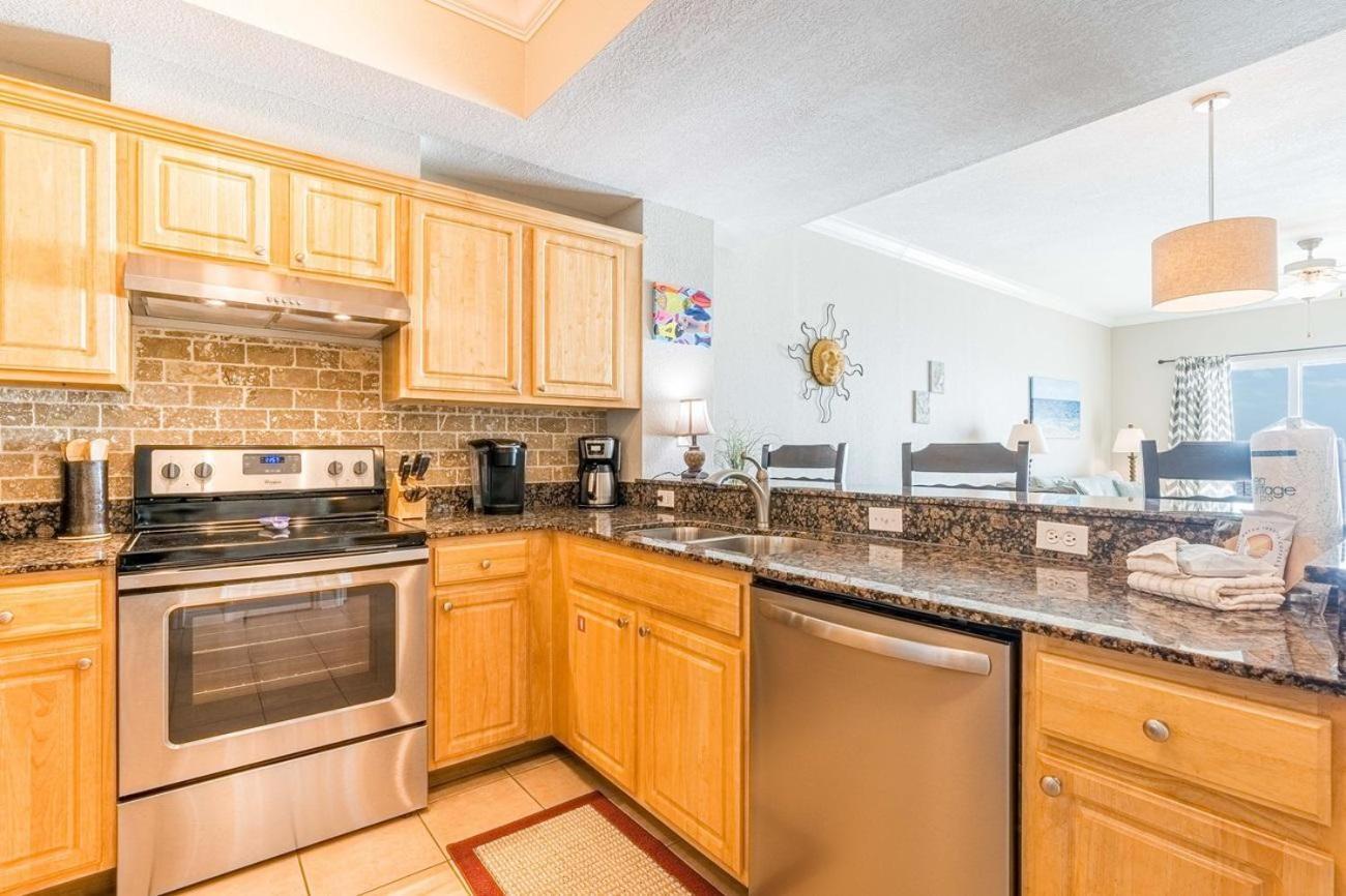 Crystal Shores West 704 *