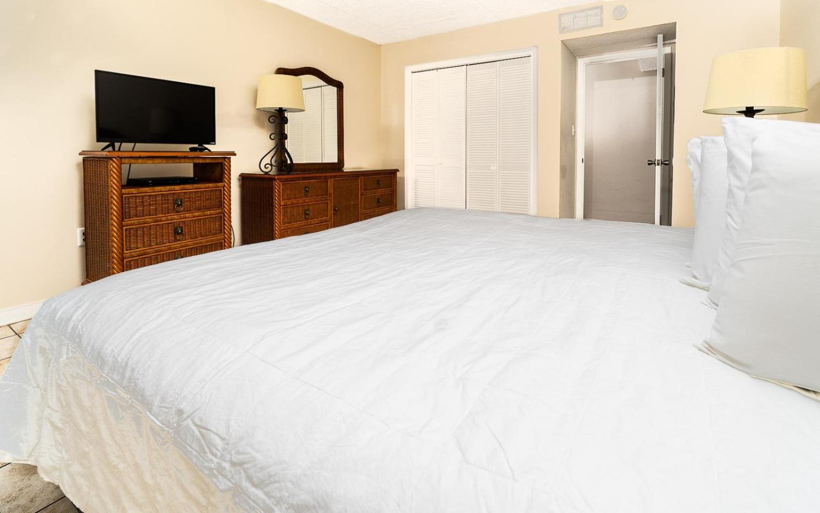 Apartment Island Winds East 201