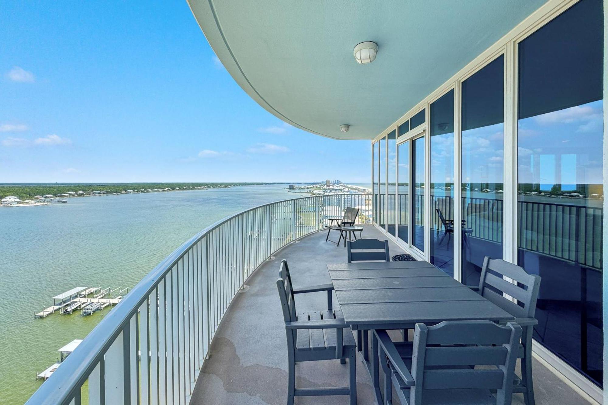 Lagoon Tower 1402 Holiday home