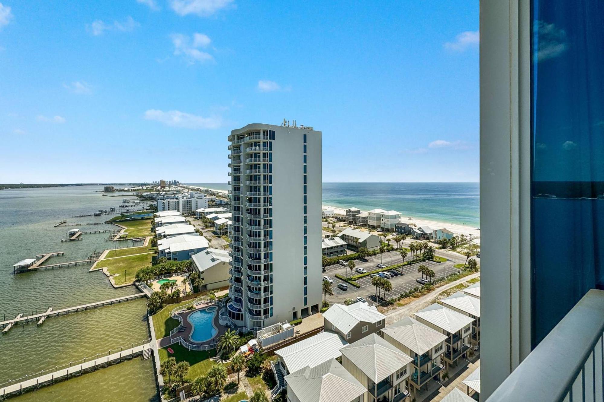 Lagoon Tower 1402 Holiday home