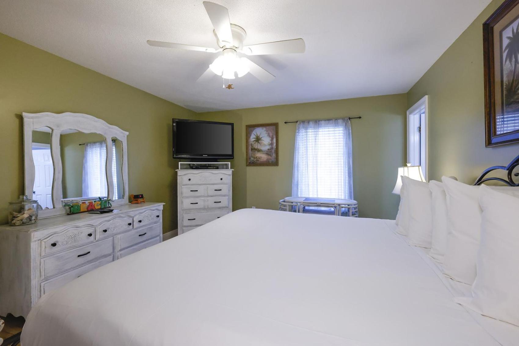 Apartment Island Winds West 470