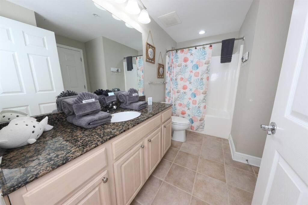 10th Floor Crystal Tower 2 Bedroom With 2 Outdoor Pools, Lazy River, Heated Indoor Pool, And Direct Access * Gulf Shores