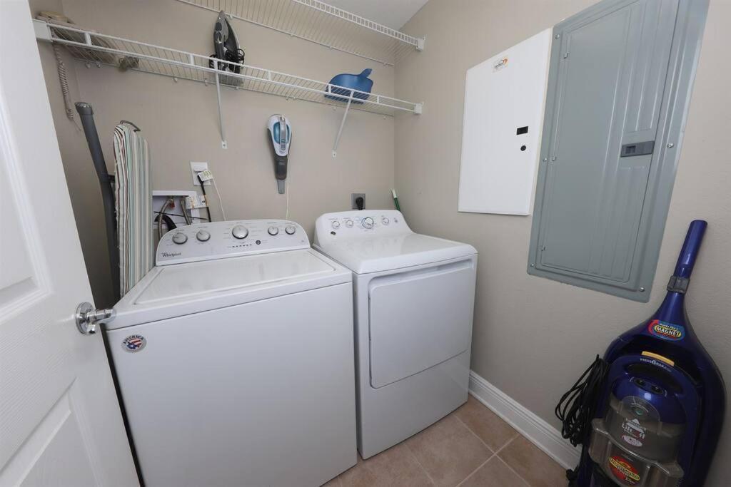 10th Floor Crystal Tower 2 Bedroom With 2 Outdoor Pools, Lazy River, Heated Indoor Pool, And Direct Access * Gulf Shores