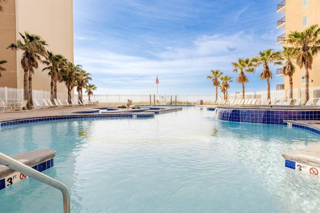 10th Floor Crystal Tower 2 Bedroom With 2 Outdoor Pools, Lazy River, Heated Indoor Pool, And Direct Access * Gulf Shores