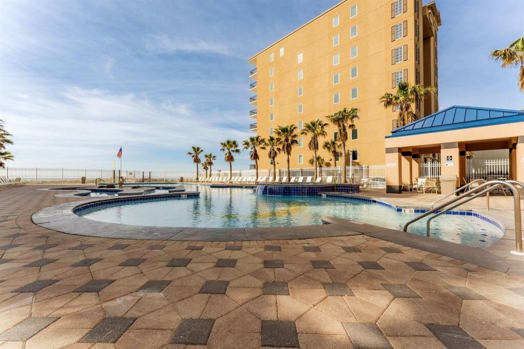10th Floor Crystal Tower 2 Bedroom With 2 Outdoor Pools, Lazy River, Heated Indoor Pool, And Direct Access Apartment *