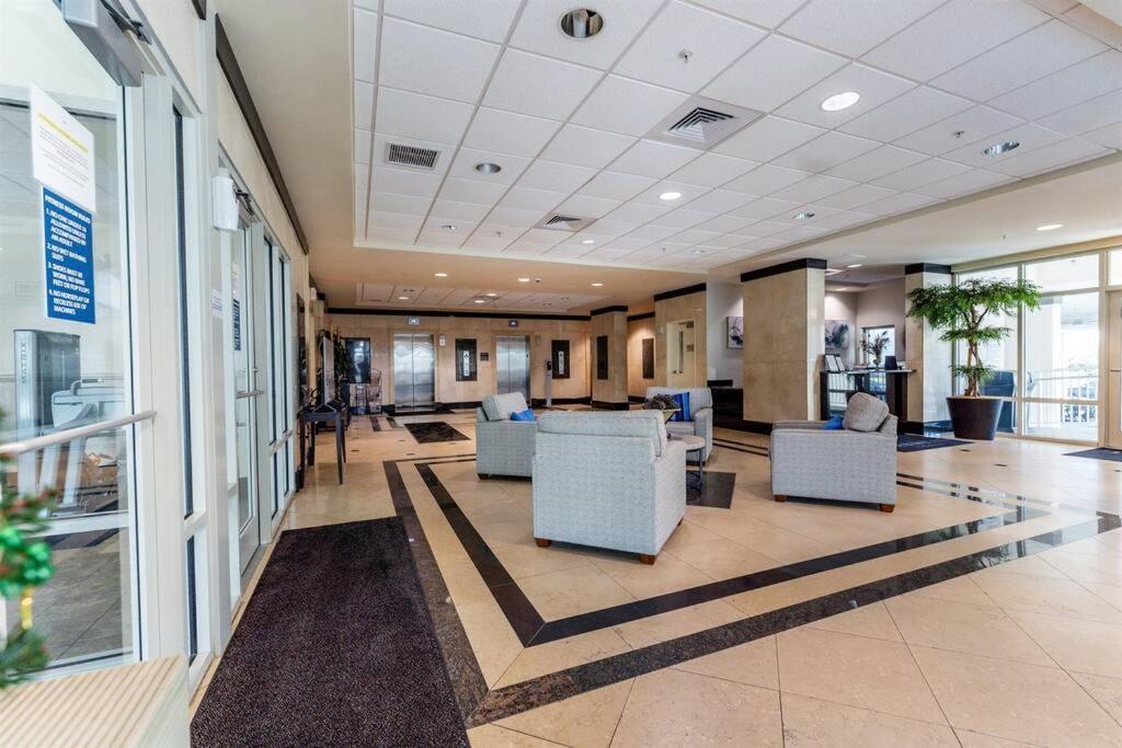 10th Floor Crystal Tower 2 Bedroom With 2 Outdoor Pools, Lazy River, Heated Indoor Pool, And Direct Access