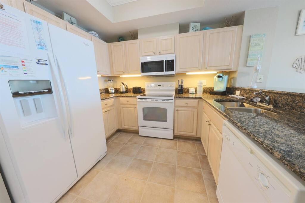 10th Floor Crystal Tower 2 Bedroom With 2 Outdoor Pools, Lazy River, Heated Indoor Pool, And Direct Access