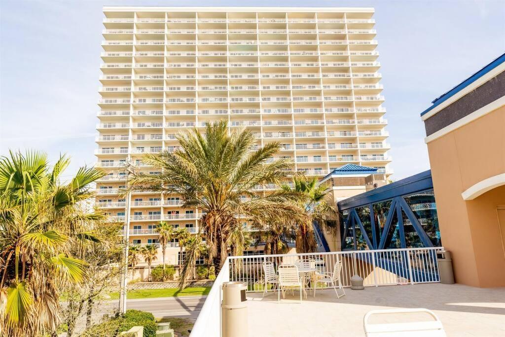 10th Floor Crystal Tower 2 Bedroom With 2 Outdoor Pools, Lazy River, Heated Indoor Pool, And Direct Access *