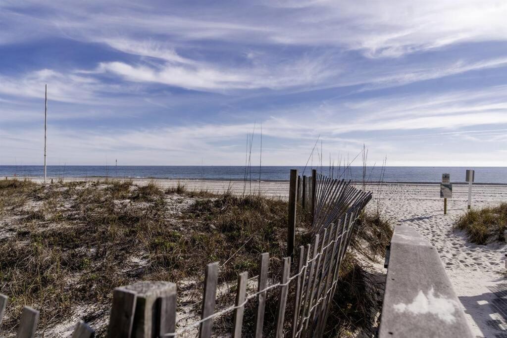2 Bedroom Lighthouse On The With 2 Outdoor Pools And Heated Indoor Pool * Gulf Shores