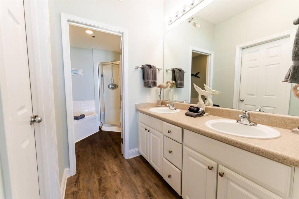 2 Bedroom Lighthouse On The With 2 Outdoor Pools And Heated Indoor Pool Apartment Gulf Shores
