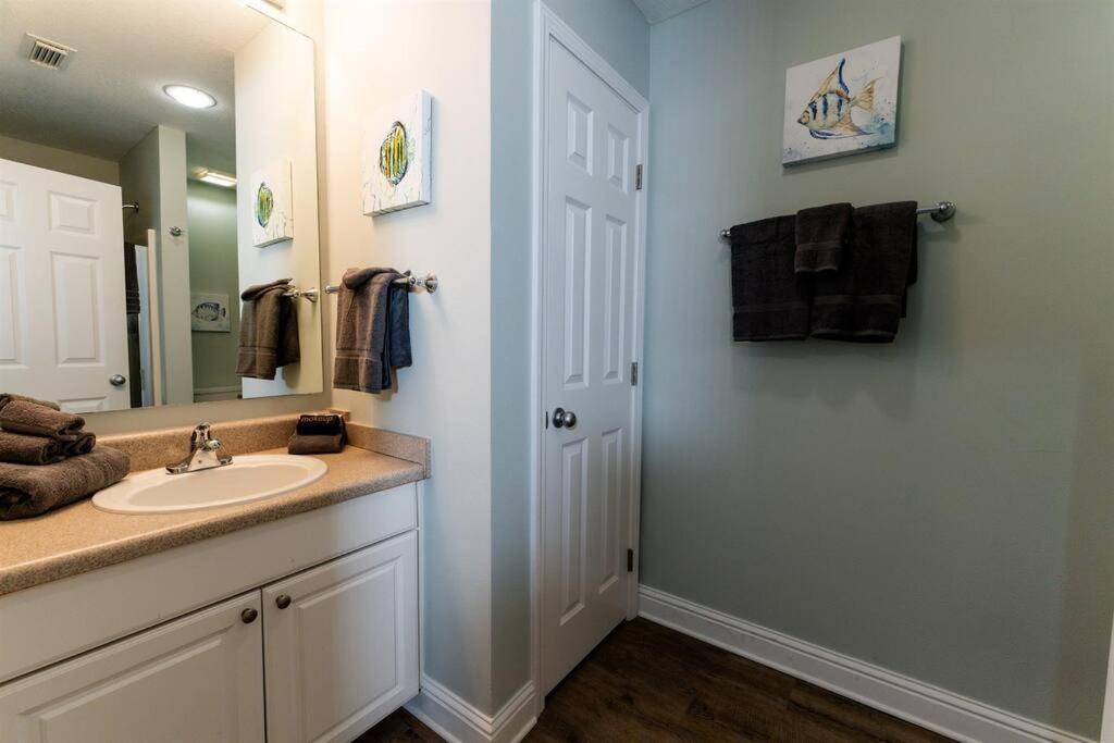 2 Bedroom Lighthouse On The With 2 Outdoor Pools And Heated Indoor Pool Apartment