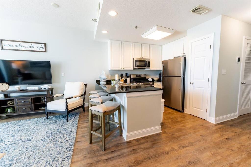 Apartment 2 Bedroom Lighthouse On The With 2 Outdoor Pools And Heated Indoor Pool Gulf Shores