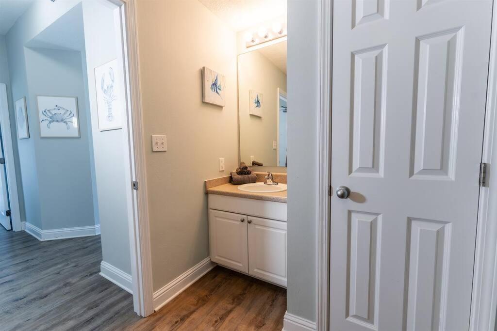 2 Bedroom Lighthouse On The With 2 Outdoor Pools And Heated Indoor Pool Apartment *