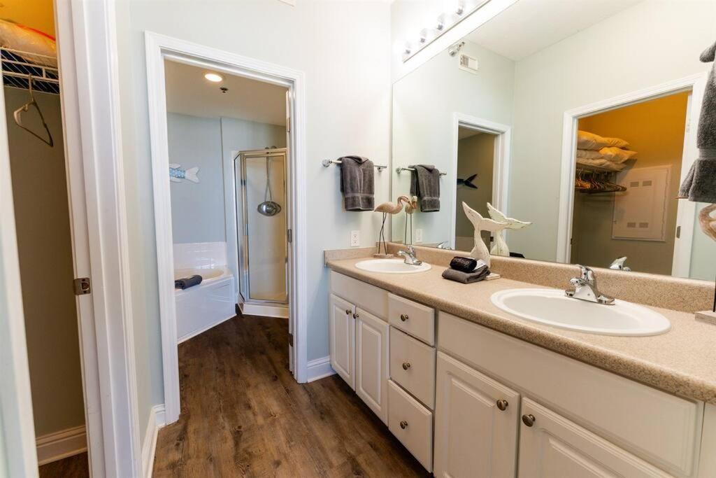 Apartment 2 Bedroom Lighthouse On The With 2 Outdoor Pools And Heated Indoor Pool *