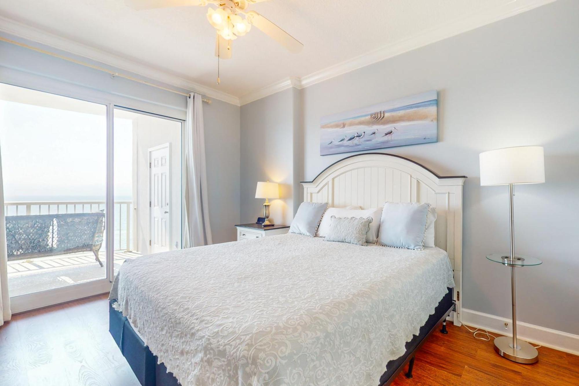 Apartment Island Royale #702 *