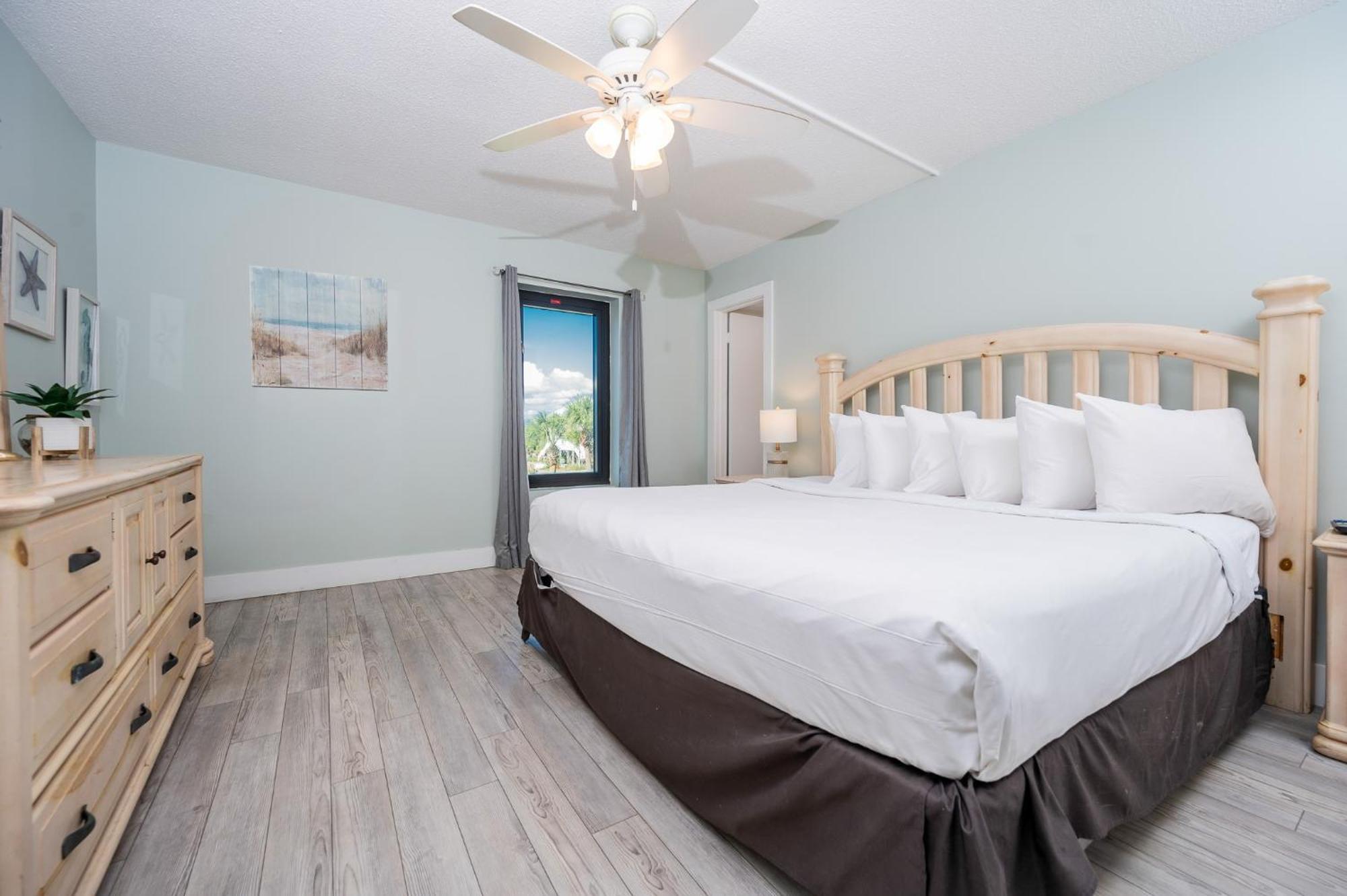Apartment Island Winds West 170