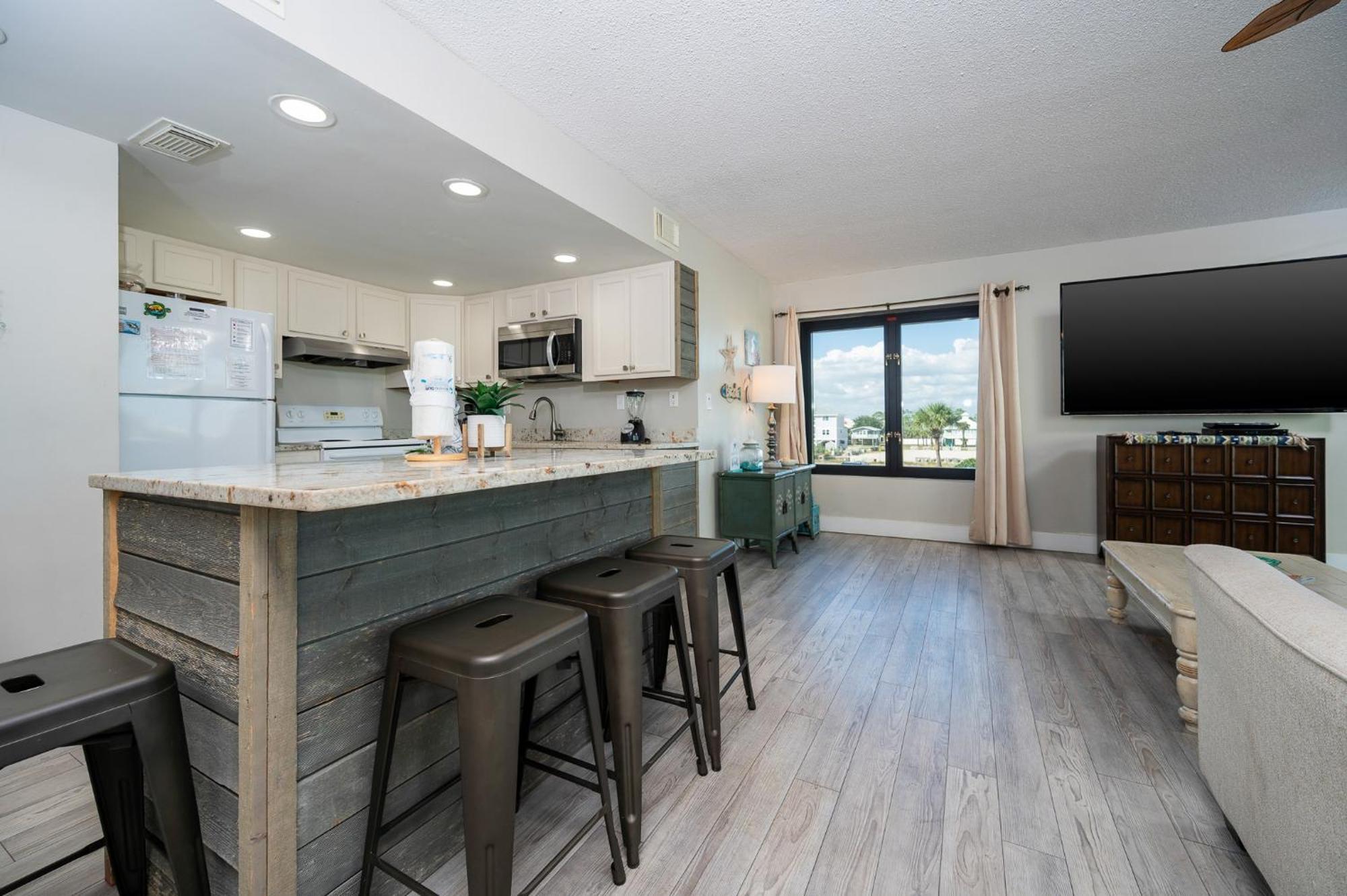 Apartment Island Winds West 170