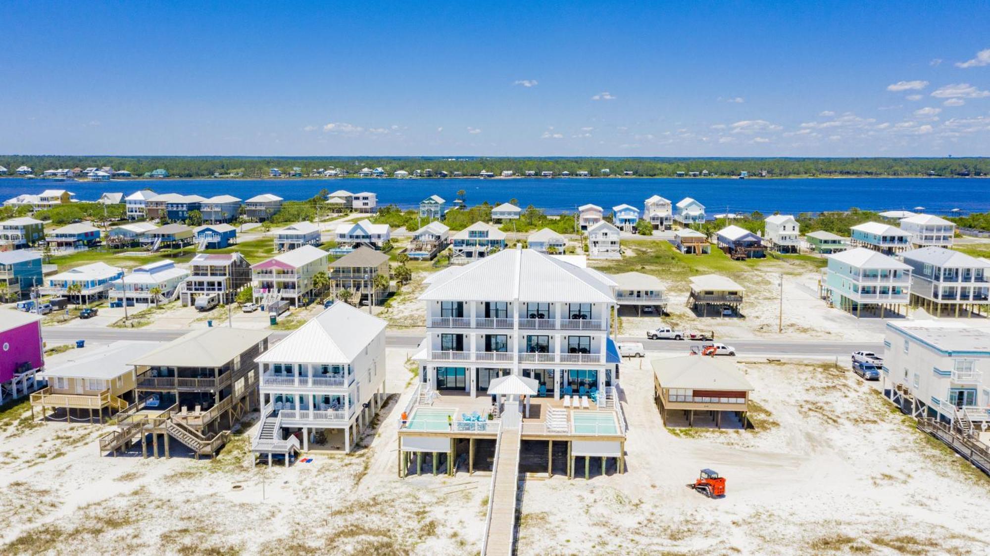 Seaside West 12 Bdrm, 11,5 Bath, Private Pools, Sleeps 36 Holiday home *
