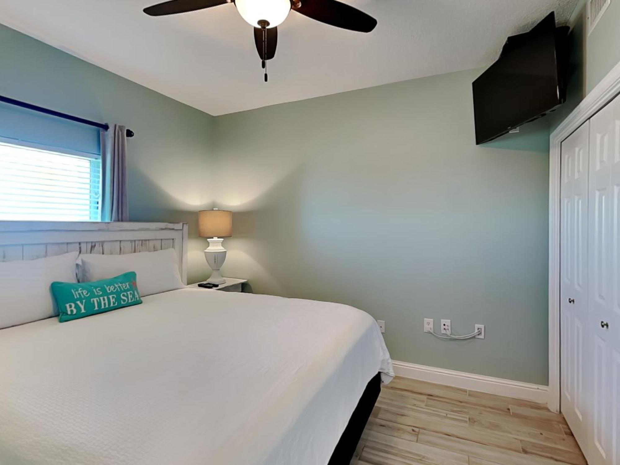 Crystal Shores 1005 Apartment