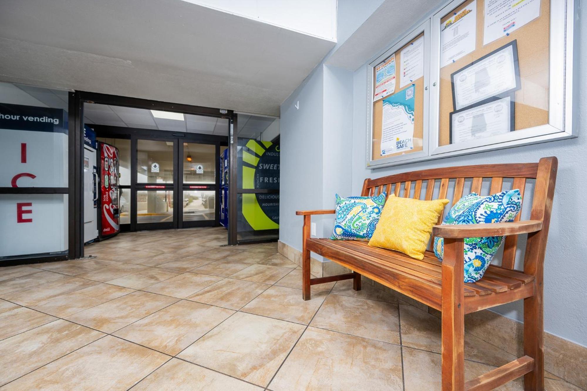 Apartment Island Winds East 806